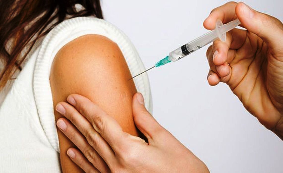 Vacina da gripe causa gripe? Entenda o que está por trás do imunizante disponível nos postos de Jaraguá