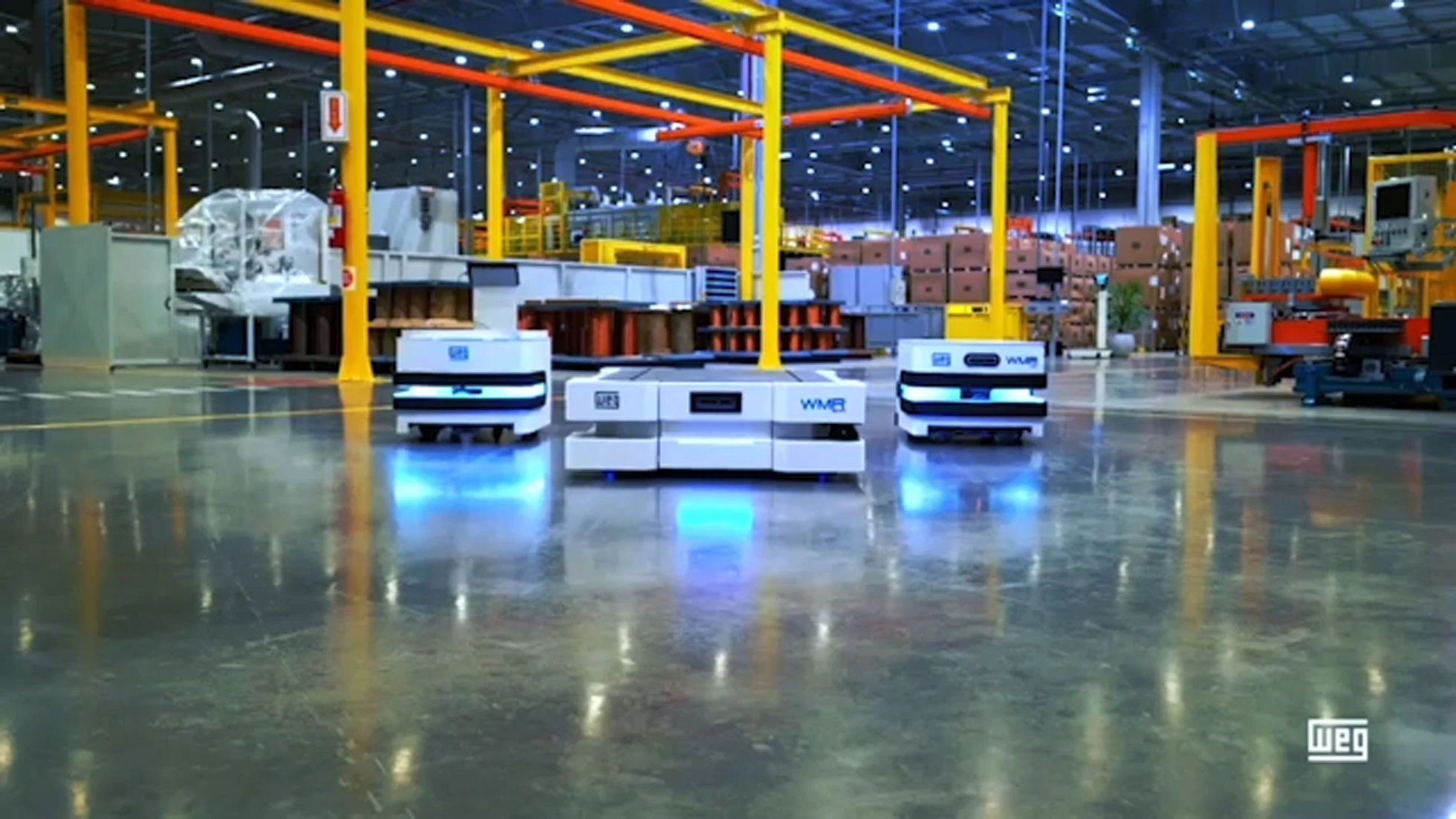 Robôs autônomos da WEG em operação no parque industrial de Jaraguá do Sul