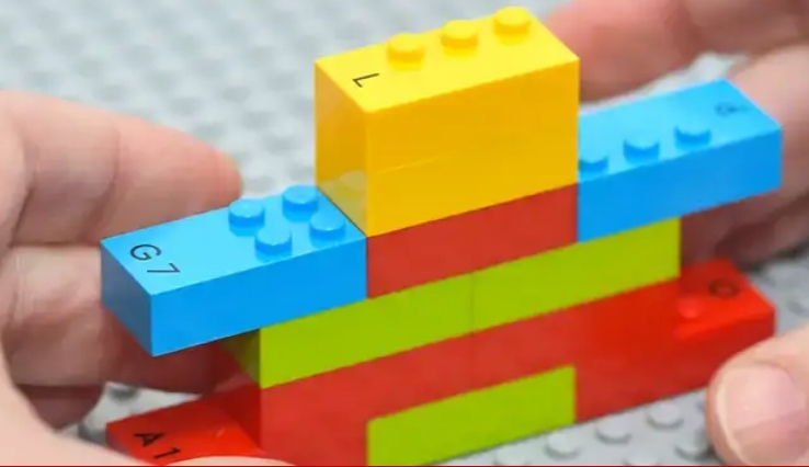 Conheça Klaus Schlünzen Jr., o jaraguaense que colaborou com a Lego em projeto para crianças cegas