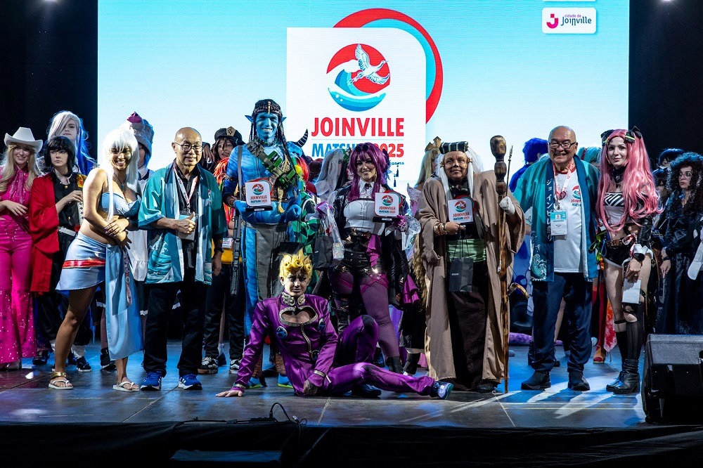 Participantes de concurso de cosplay no Joinville Matsuri no palco