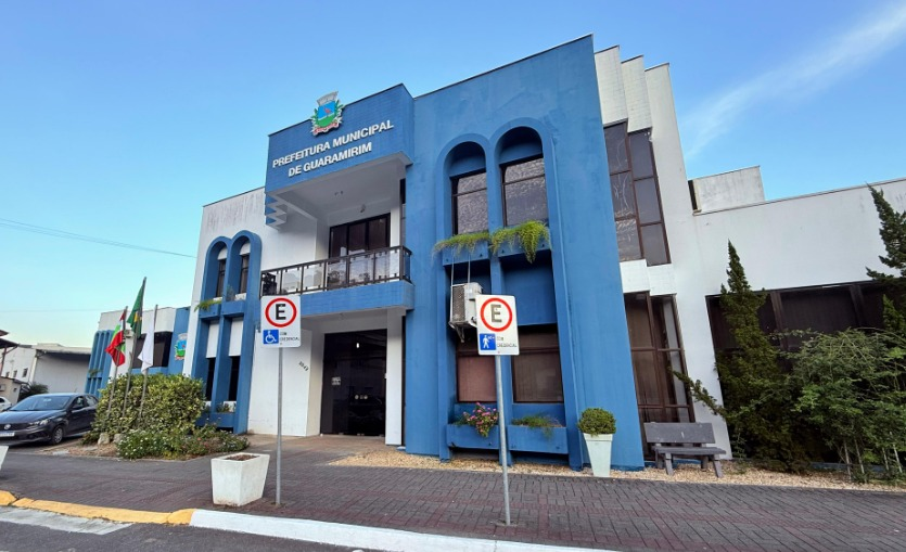 Prefeitura de Guaramirim prédio sede contrata brasil adesão município