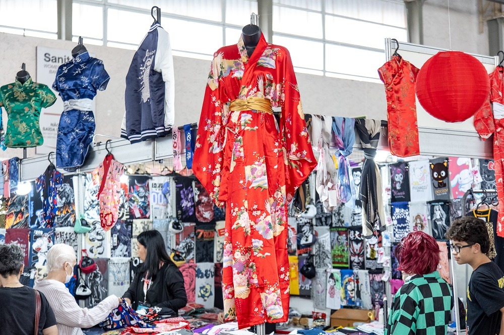 Feira com quimonos e produtos orientais no Joinville Matsuri 2026