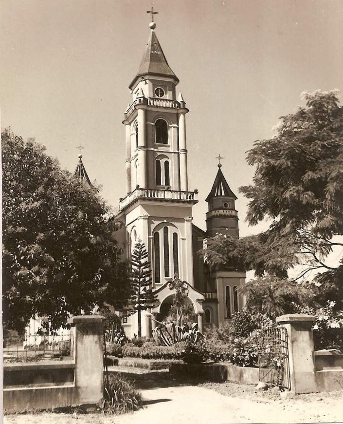 Imagem histórica da Igreja Matriz Nossa Senhora do Rosário no bairro Nereu Ramos em Jaraguá do Sul