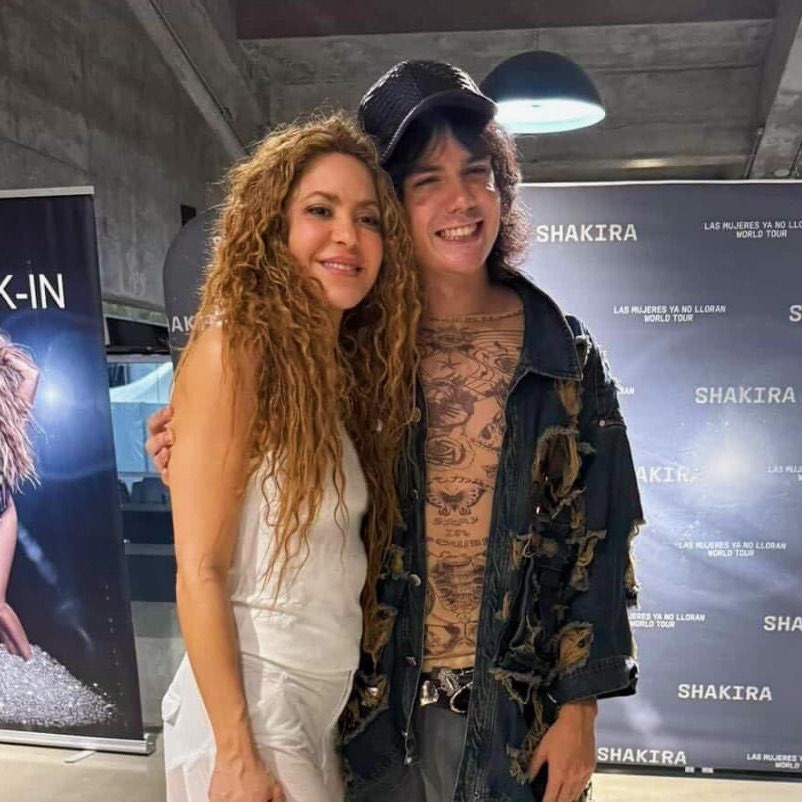 Estilista Dario Mittmann ao lado de Shakira em encontro durante turnê internacional