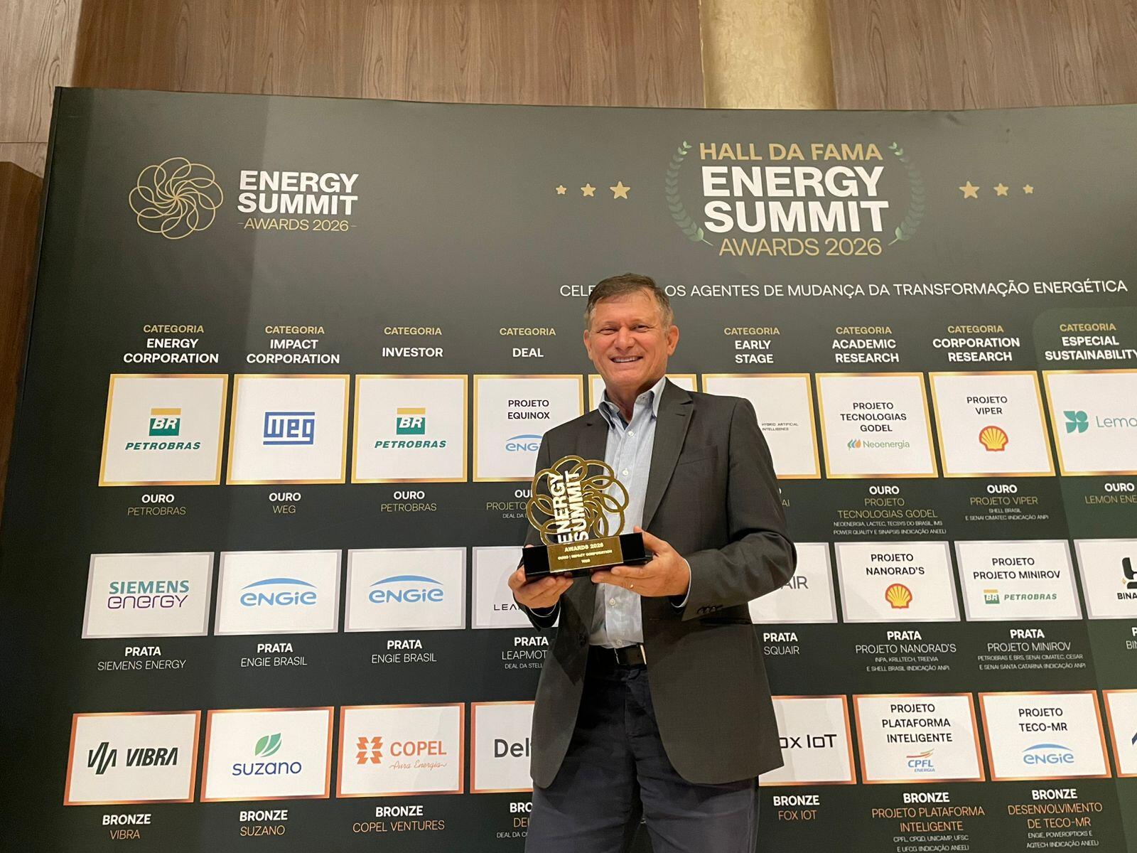 WEG leva o principal prêmio do Energy Summit Awards 2026, evento de energia ligado ao MIT