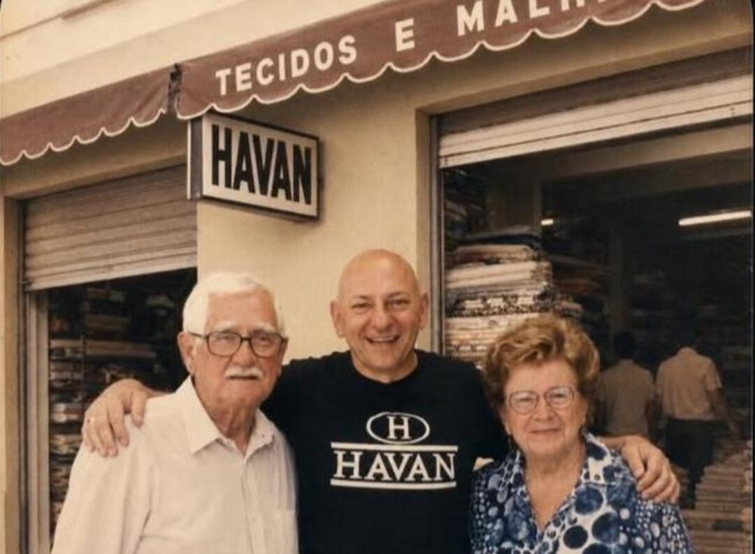 Luciano Hang relembra início da Havan em foto com empresários de Jaraguá do Sul
