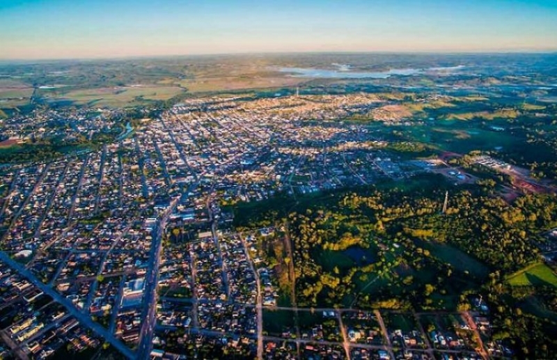 Vista aérea da cidade de Camaquã, município do Rio Grande do Sul representado pelo Vélez Camaquã