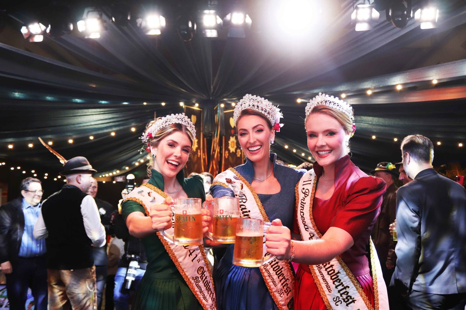 Começou a contagem regressiva para a Oktoberfest Blumenau; veja as novidades da edição de 2026