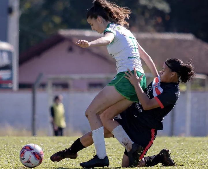 Futebol feminino de Jaraguá goleia e chega à final da Copa SC Sub-20; veja quando será a decisão