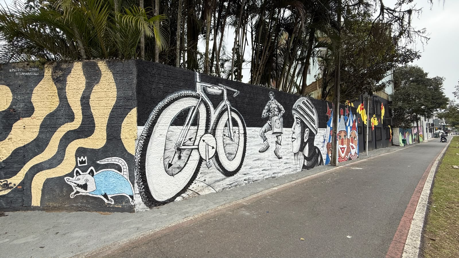 Murais do Caminho das Artes acompanham a ciclovia no Centro de Jaraguá do Sul.