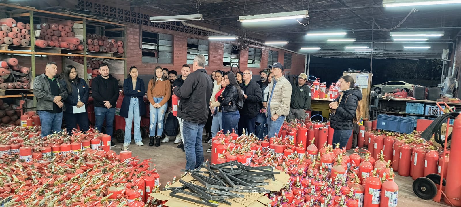 Alunos do curso técnico em Segurança do Trabalho participam de visita técnica em empresa de Jaraguá do Sul.