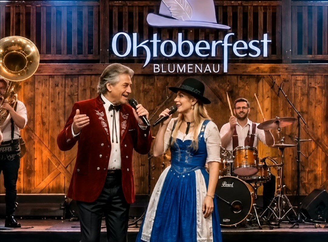 Apresentação da banda Frida und Fritz durante anúncio das novidades da Oktoberfest Blumenau 2026