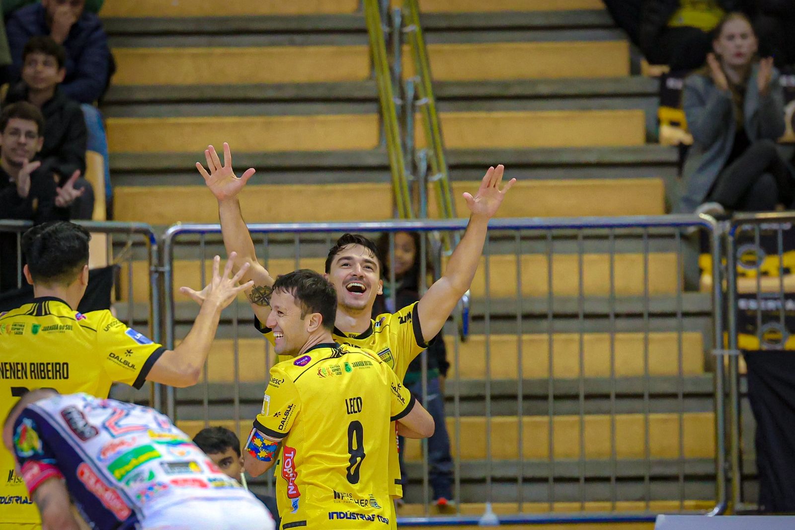 Jaraguá Futsal vence o Cascavel na Arena e sobe na tabela da LNF; veja os gols