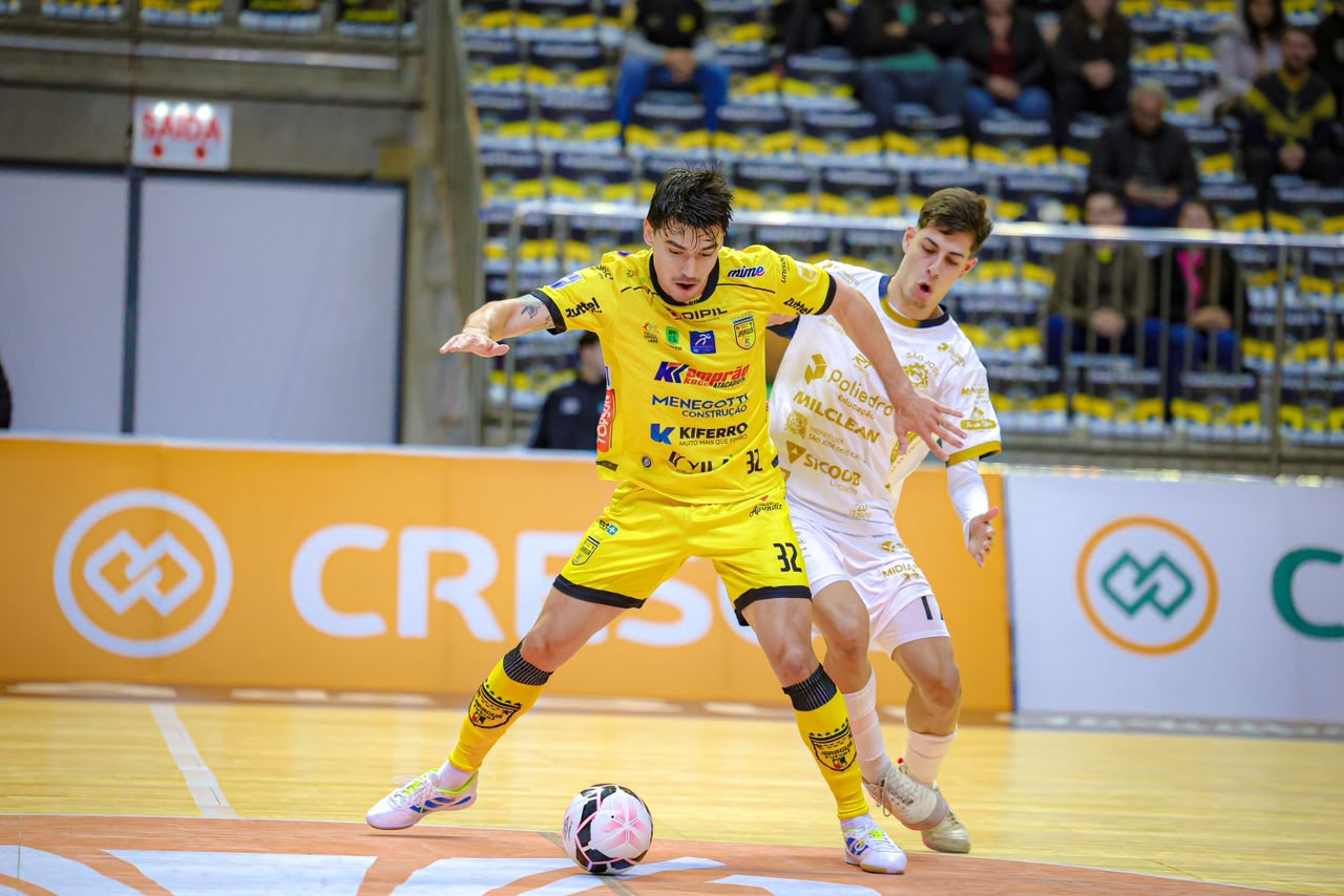 Assista ao vivo: Jaraguá Futsal enfrenta o Praia Clube pela LNF neste sábado (18)