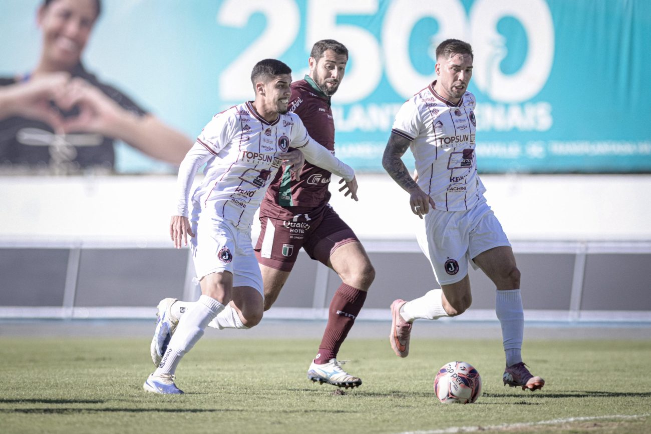 Juventus empata com o Blumenau fora de casa e segue vivo na luta contra o rebaixamento; veja os gols