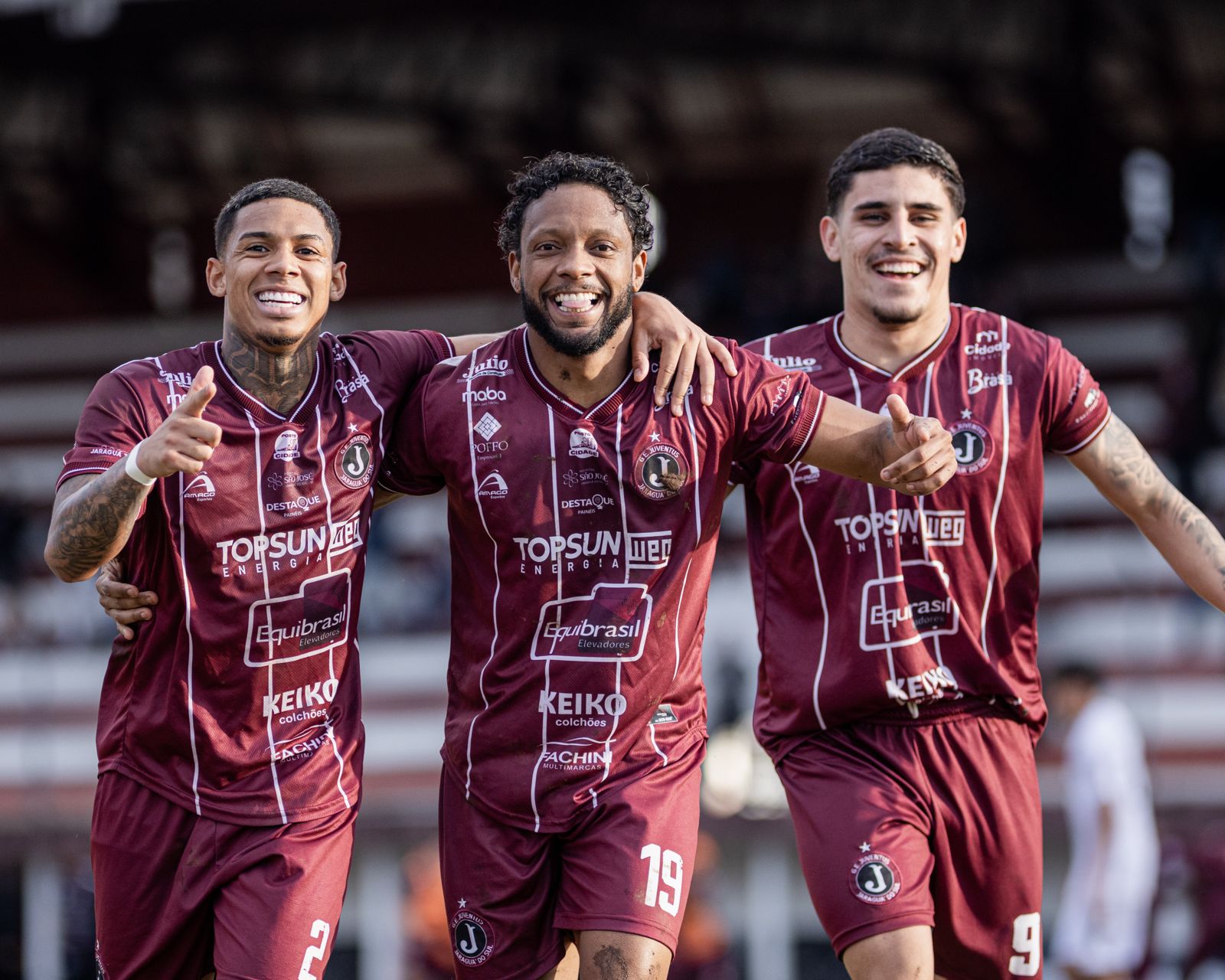 Jogadores do Juventus comemoram a vitória sobre o Guarani pela Série B do Campeonato Catarinense na Arena TopSun WEG.